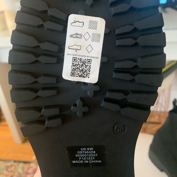 Black Combat Boots. 8W - Picture 2 of 2